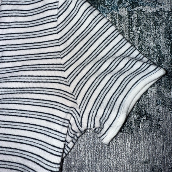 Levi's Navy Blue and White Striped Crop T-Shirt - Picture 6 of 7